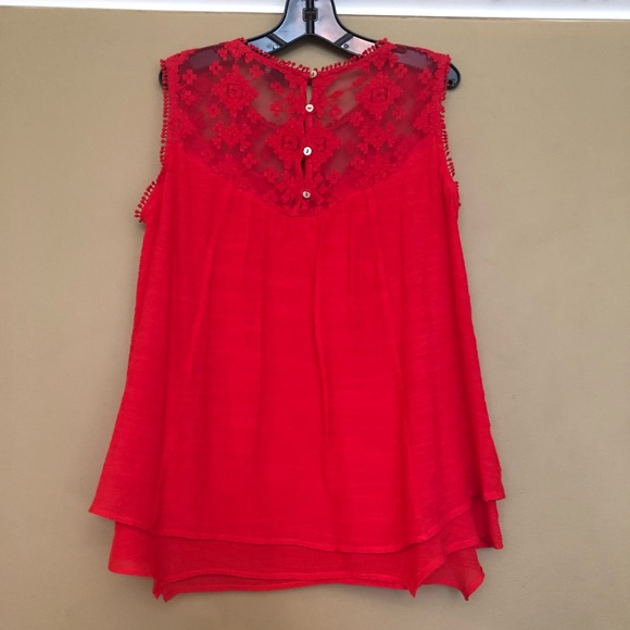 Women’s Top - Picture 3 of 4